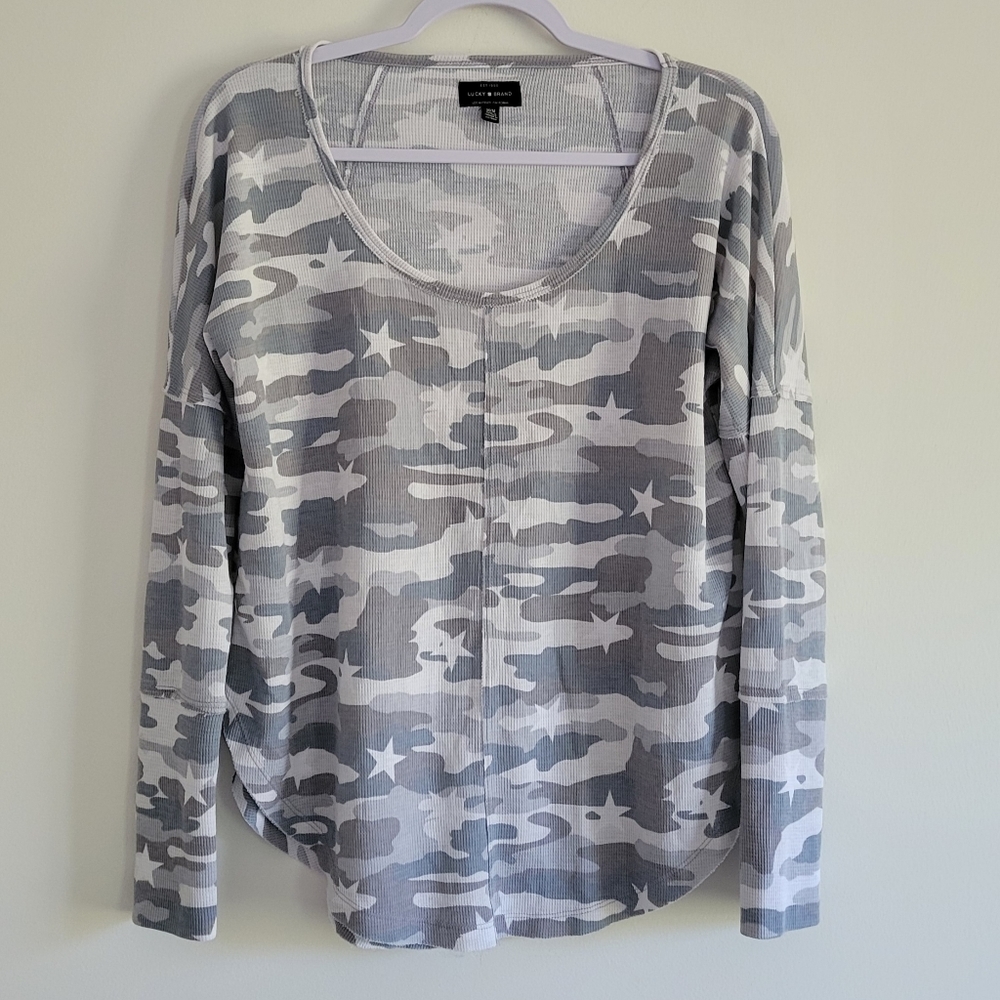 Lucky Brand Grey Camo Star Thermal Waffle Top M